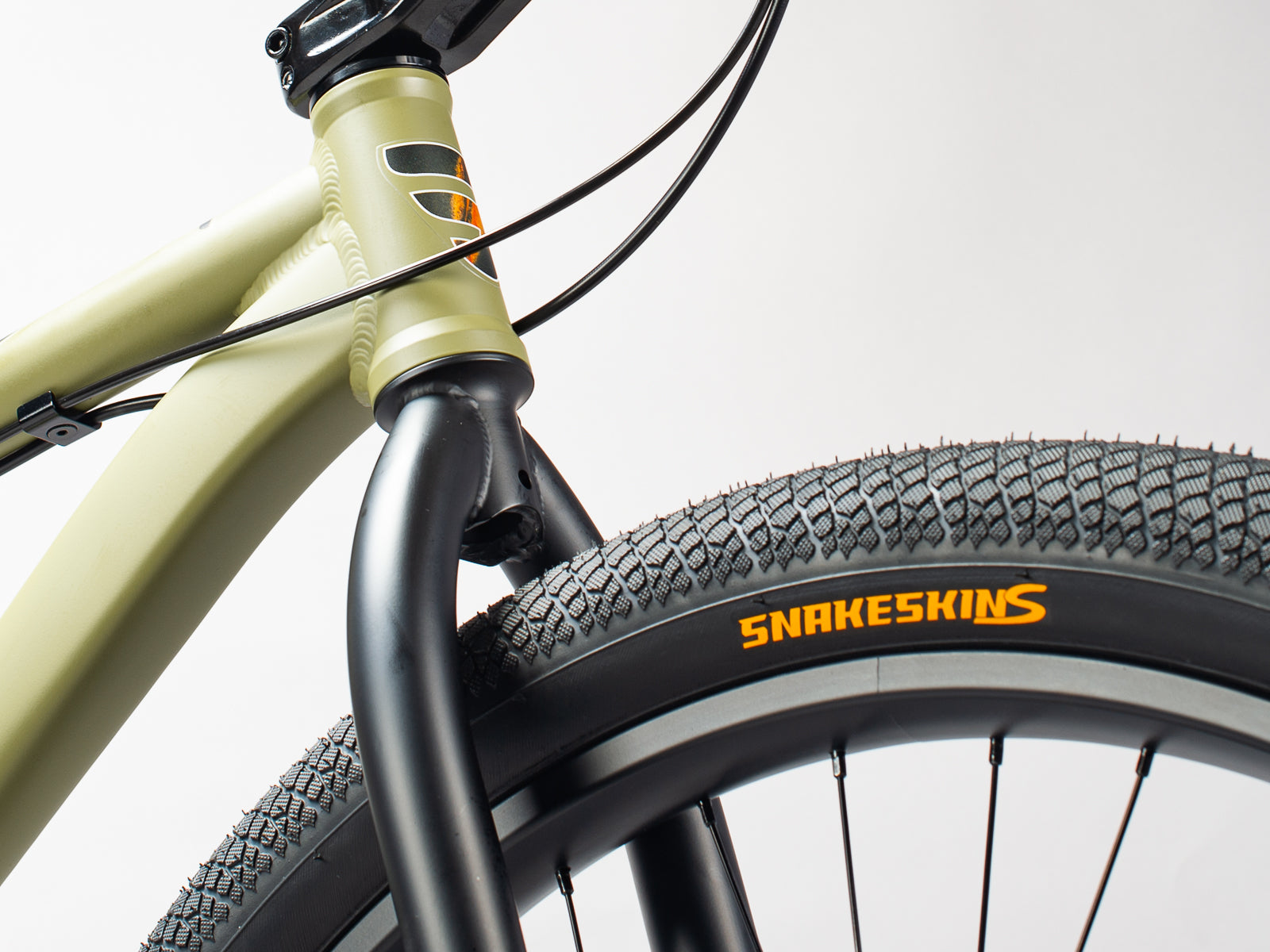 Mafia Bikes Bomma Traffic 27.5-inch alloy street bike with Microshift 10-speed & hydraulic brakes