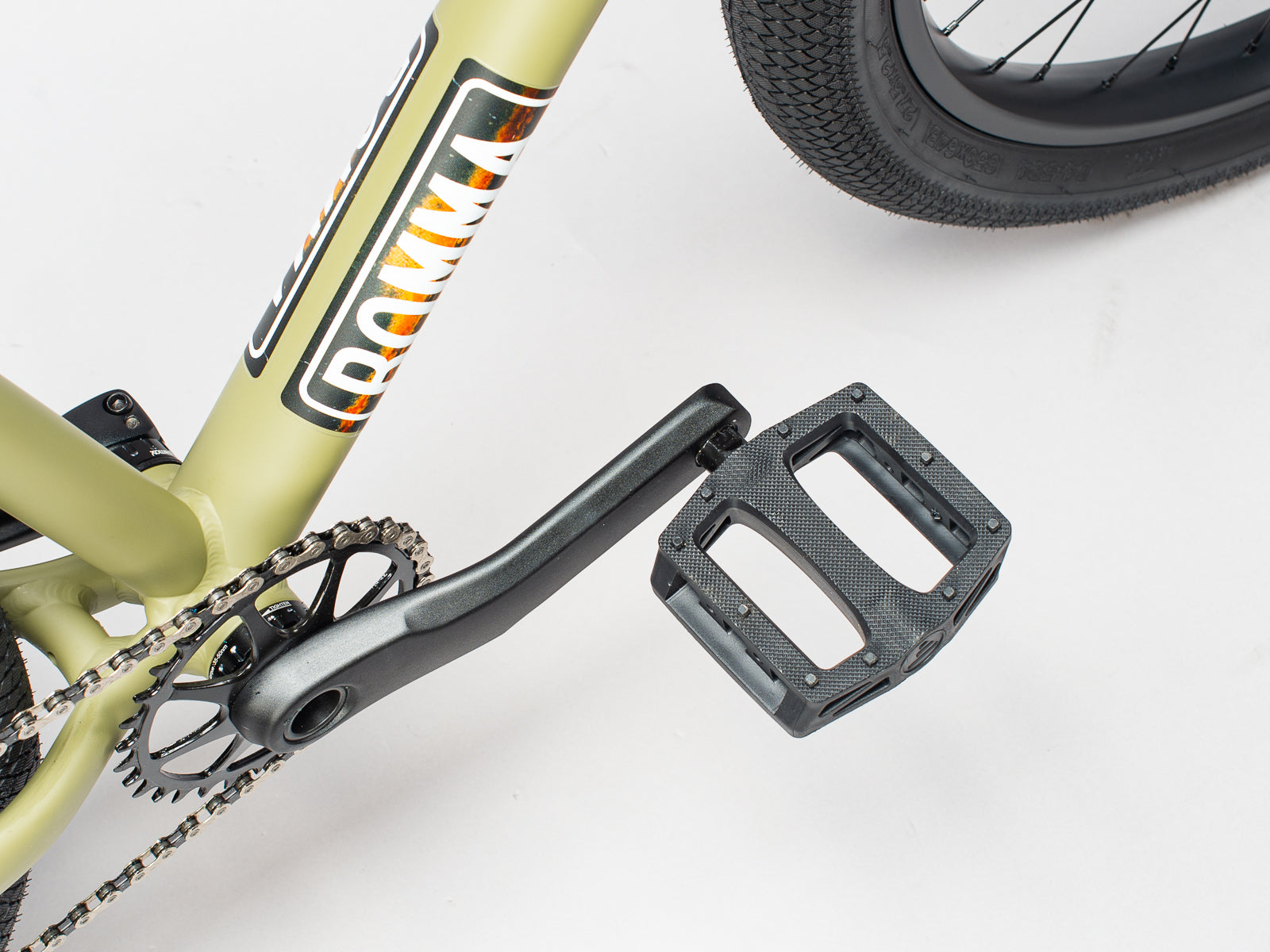 Mafia Bikes Bomma Traffic 27.5-inch alloy street bike with Microshift 10-speed & hydraulic brakes