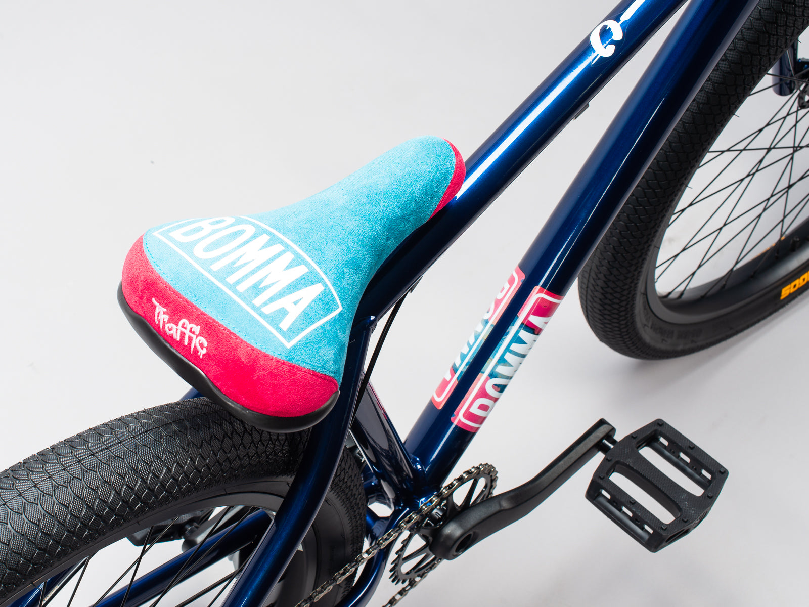 Mafia Bikes Bomma Traffic 27.5-inch alloy street bike with Microshift 10-speed & hydraulic brakes