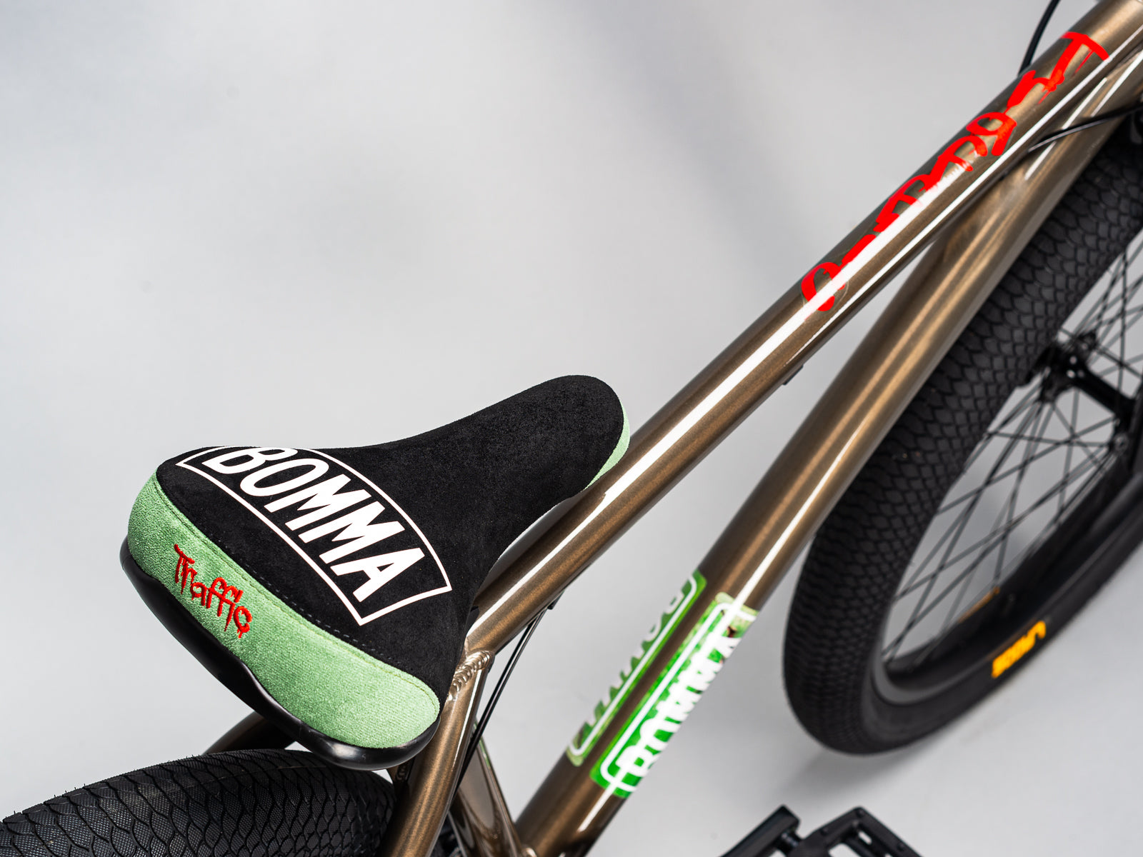 Mafia Bikes Bomma Traffic 27.5-inch alloy street bike with Microshift 10-speed & hydraulic brakes