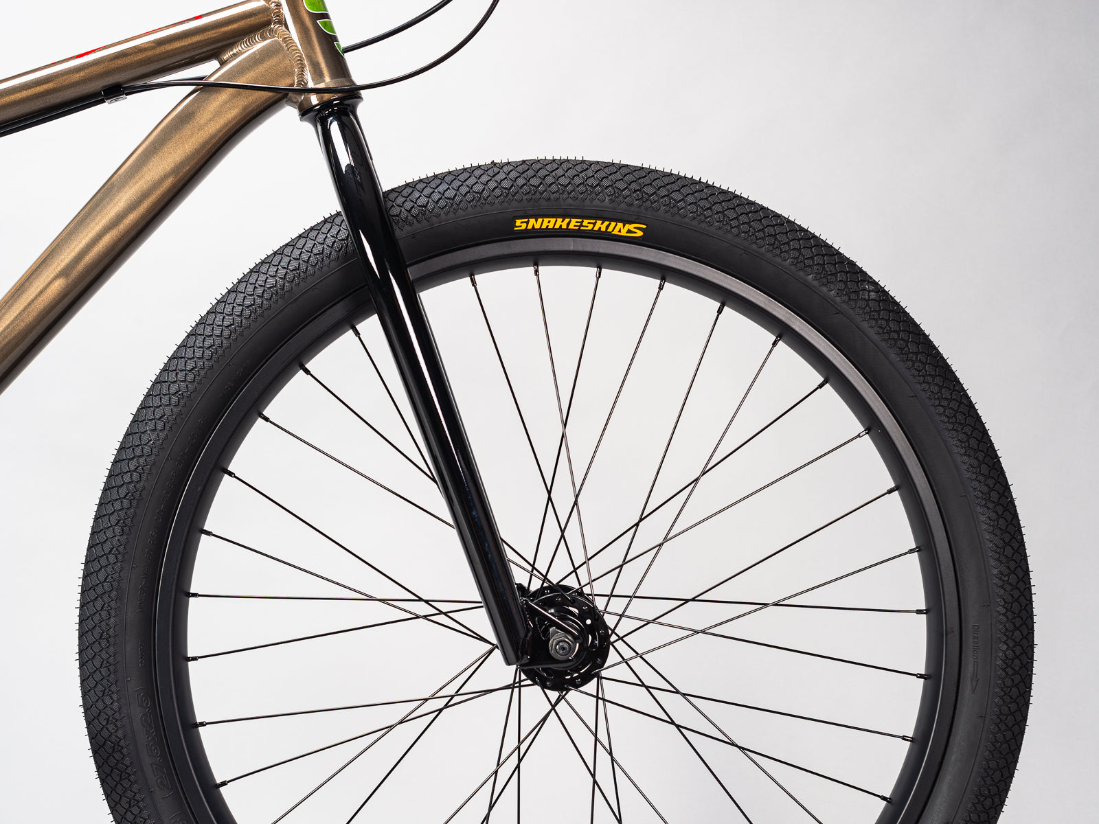 Mafia Bikes Bomma Traffic 27.5-inch alloy street bike with Microshift 10-speed & hydraulic brakes