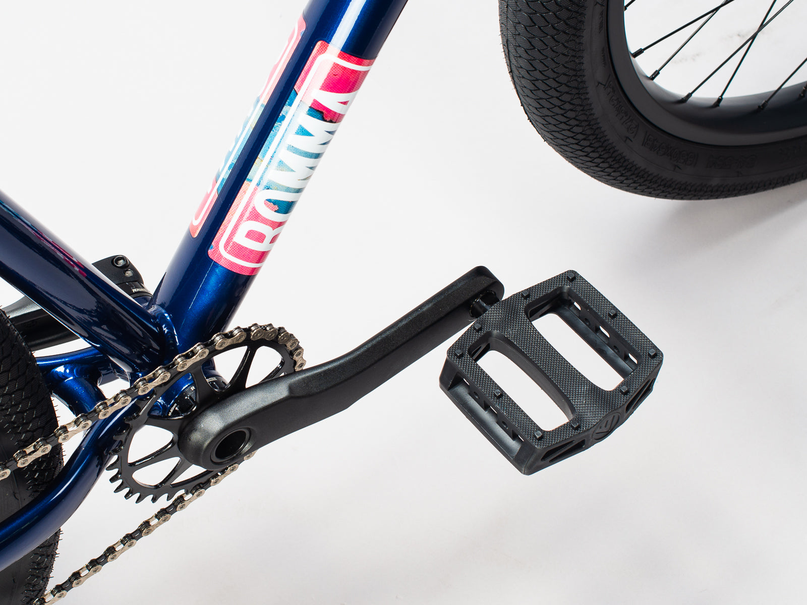 Mafia Bikes Bomma Traffic 27.5-inch alloy street bike with Microshift 10-speed & hydraulic brakes