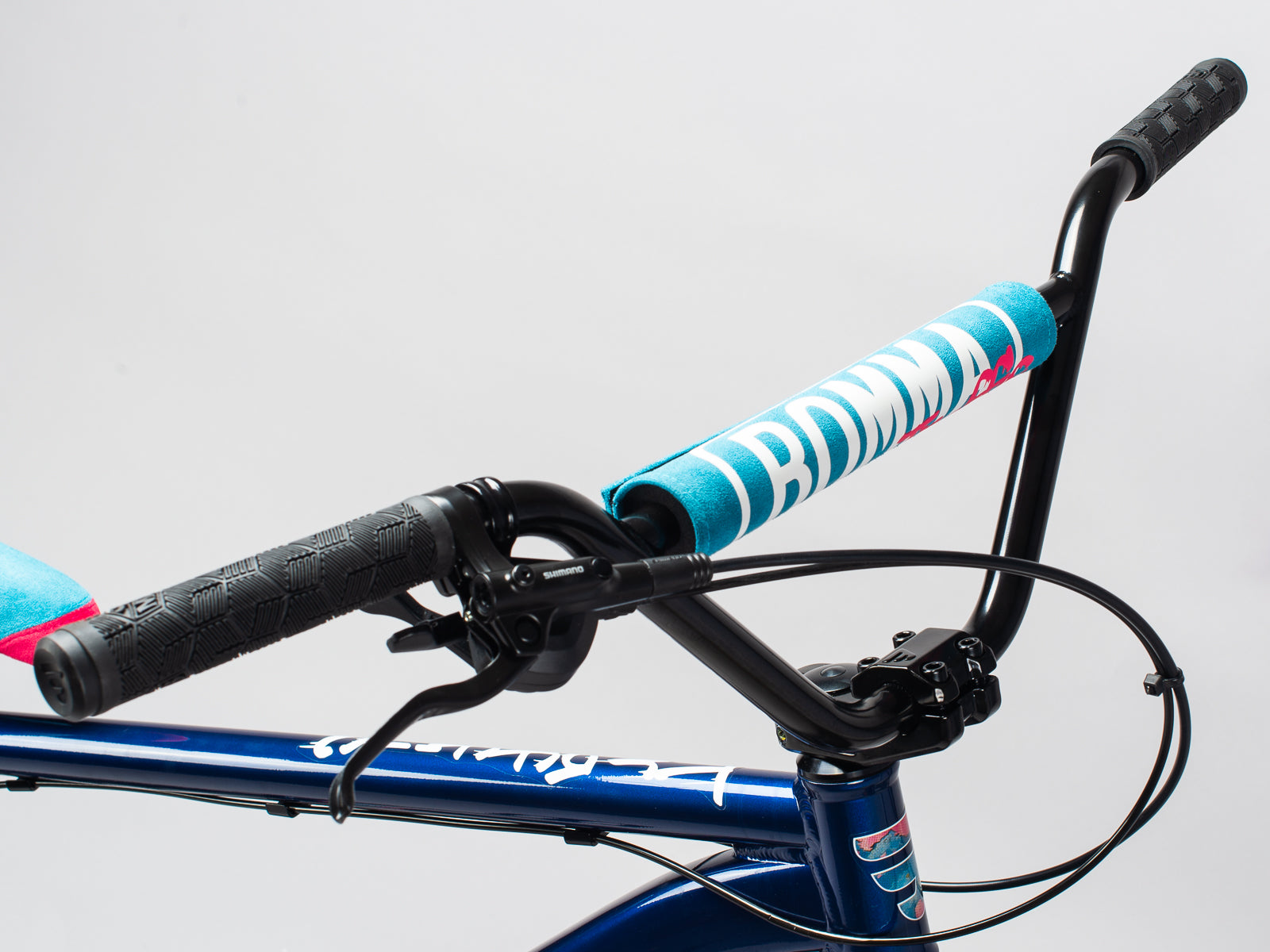 Mafia Bikes Bomma Traffic 27.5-inch alloy street bike with Microshift 10-speed & hydraulic brakes