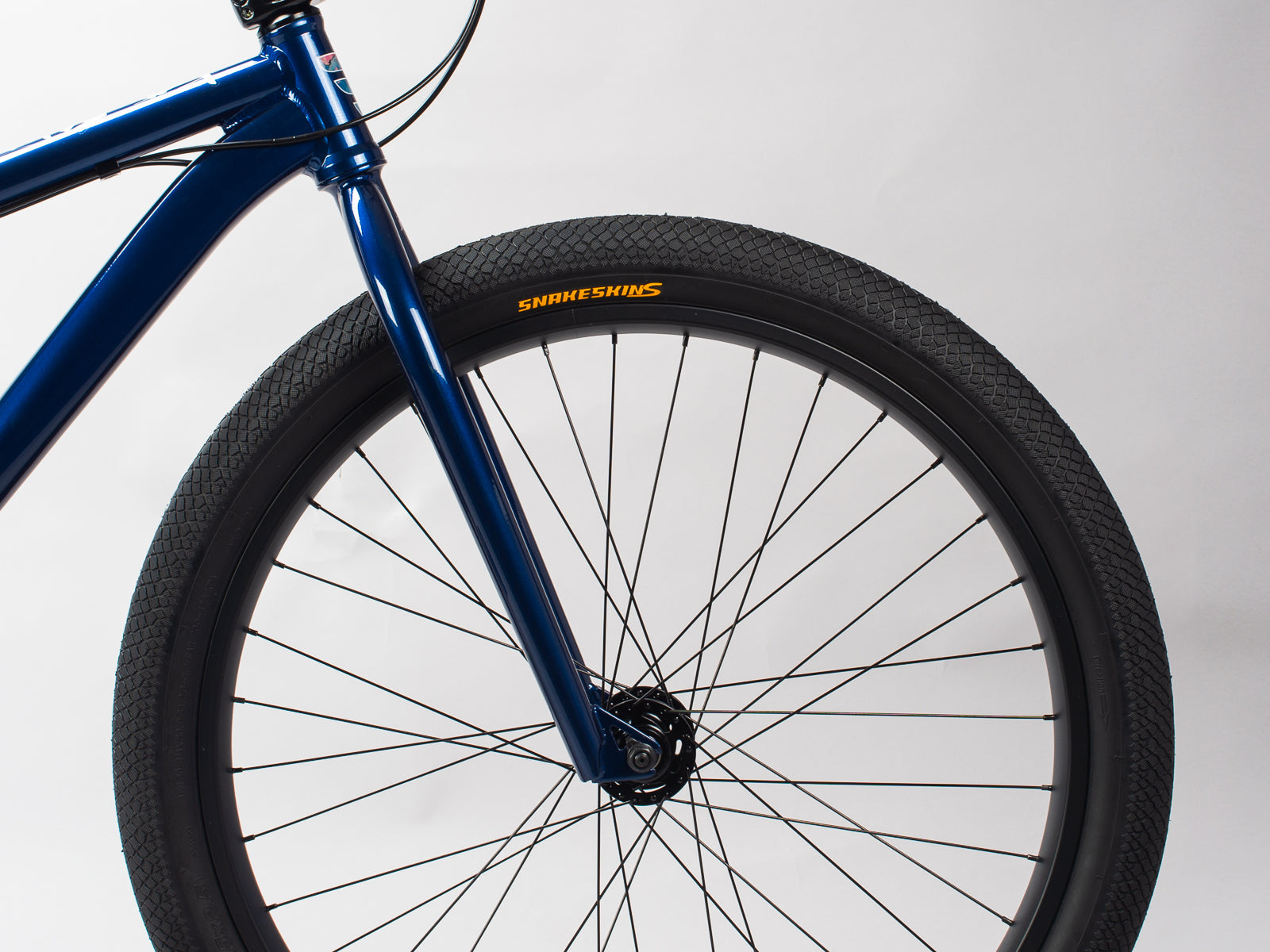 Mafia Bikes Bomma Traffic 27.5-inch alloy street bike with Microshift 10-speed & hydraulic brakes